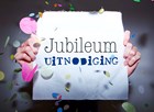 jubileum uitnodiging met confetti